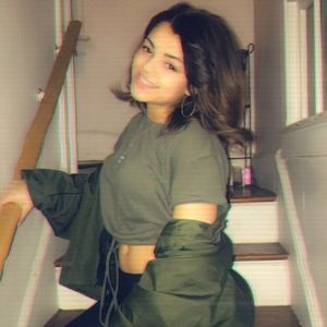 Meet your Posher, Siona